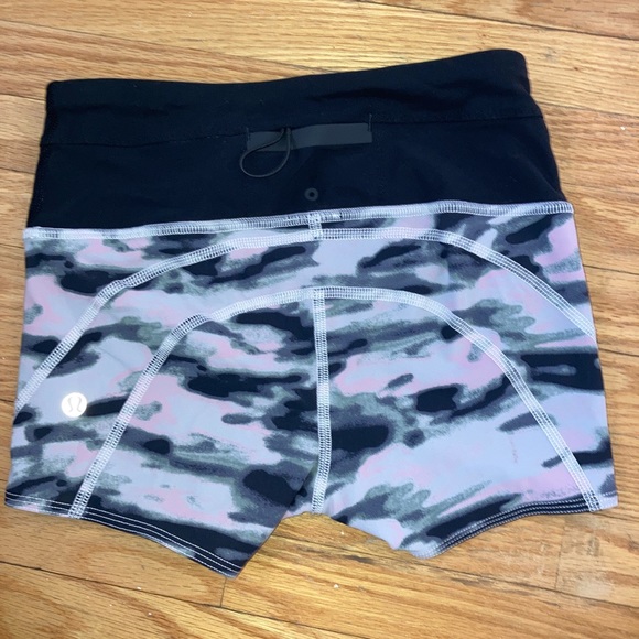 Reversible Lululemon shorts - Picture 4 of 4